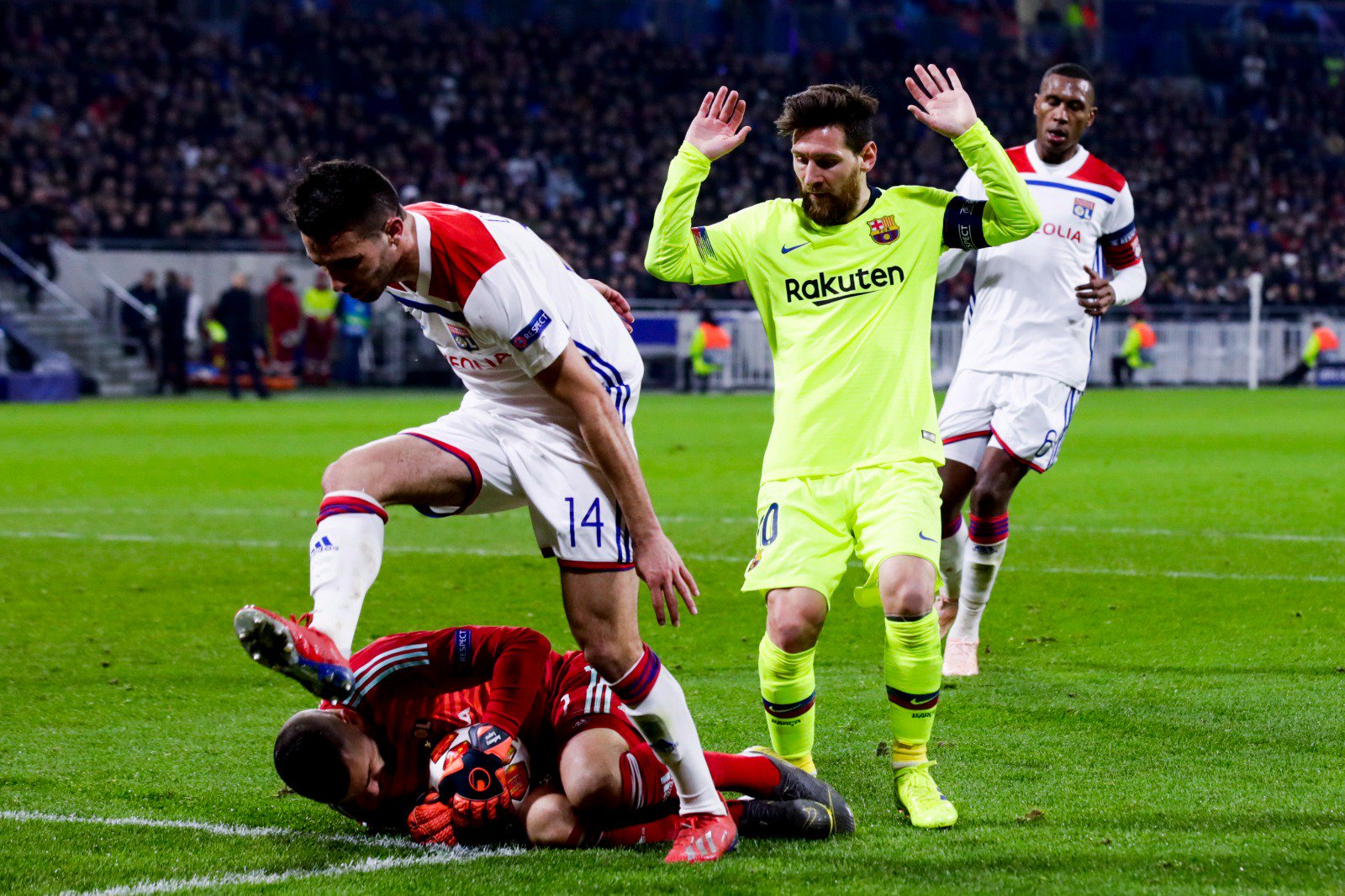 西甲倒计时,里昂今晨造点机会,细节引发关注,话题不断,医务组通报恢复 西甲倒计时,里昂今晨造点机会,细节引发关注,话题不断,医务组通报恢复