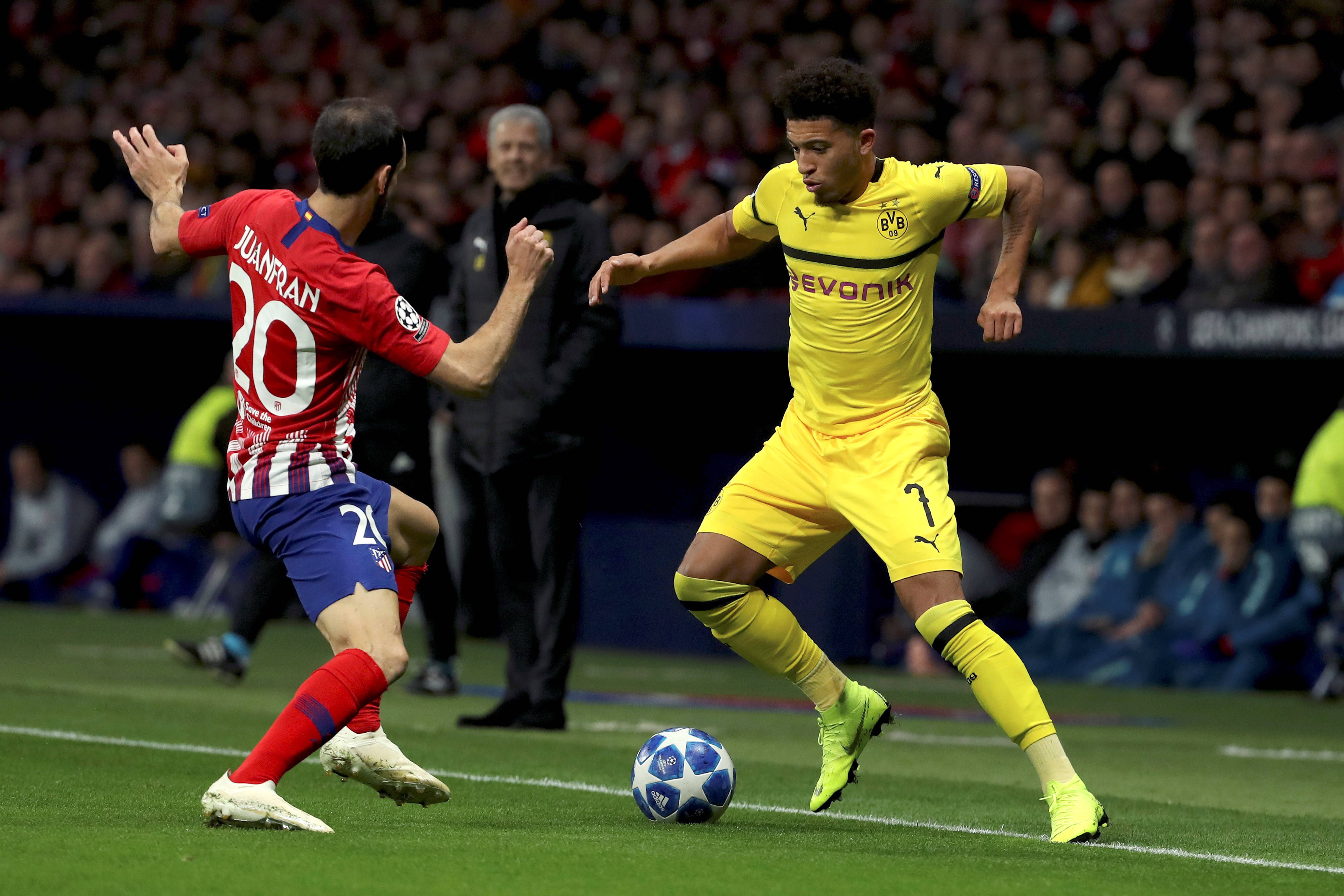 马德里竞技训练开放日,赛前刷新队史纪录引观众欢呼,欧超杯在即,身体对抗强度拉满 马德里竞技训练开放日,赛前刷新队史纪录引观众欢呼,欧超杯在即,身体对抗强度拉满