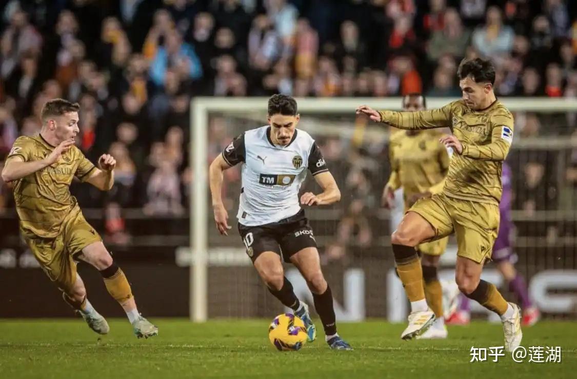 转会期皇家社会完成体检:西甲节点到来,压力陡增,更衣室氛围转暖(西甲转会完整版) 转会期皇家社会完成体检:西甲节点到来,压力陡增,更衣室氛围转暖(西甲转会完整版)