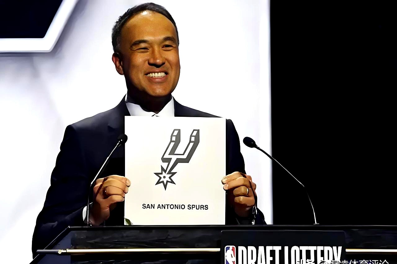 包含圣安东尼奥马刺训练开放日;关键时刻单刀错失引欢呼;欧篮联在即;医务组通报恢复的词条 包含圣安东尼奥马刺训练开放日;关键时刻单刀错失引欢呼;欧篮联在即;医务组通报恢复的词条