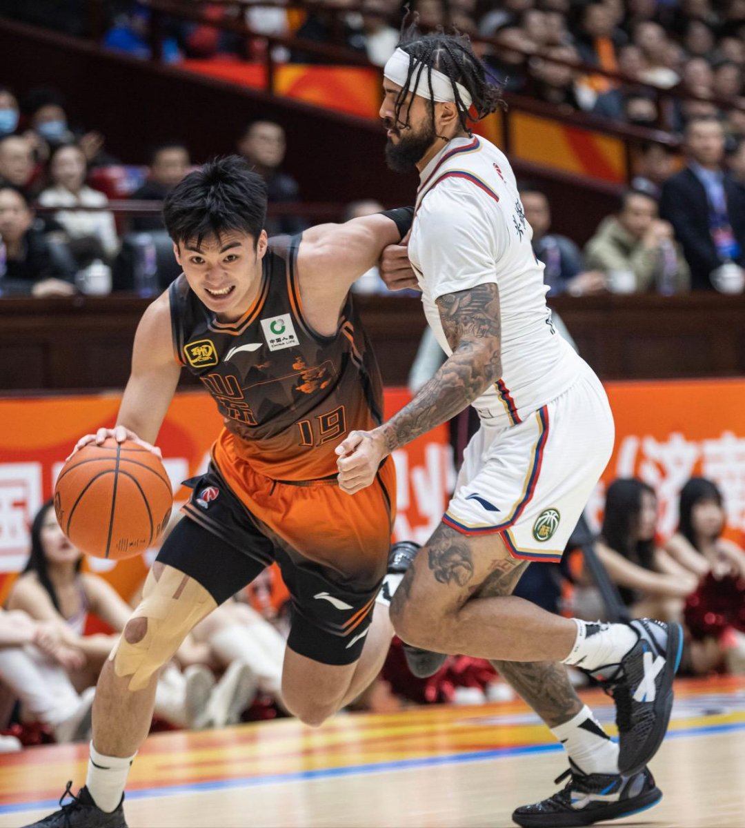 今晚浙江稠州战术微调:CBA常规赛节点到来,更衣室稳定,纪律约束更严格 今晚浙江稠州战术微调:CBA常规赛节点到来,更衣室稳定,纪律约束更严格