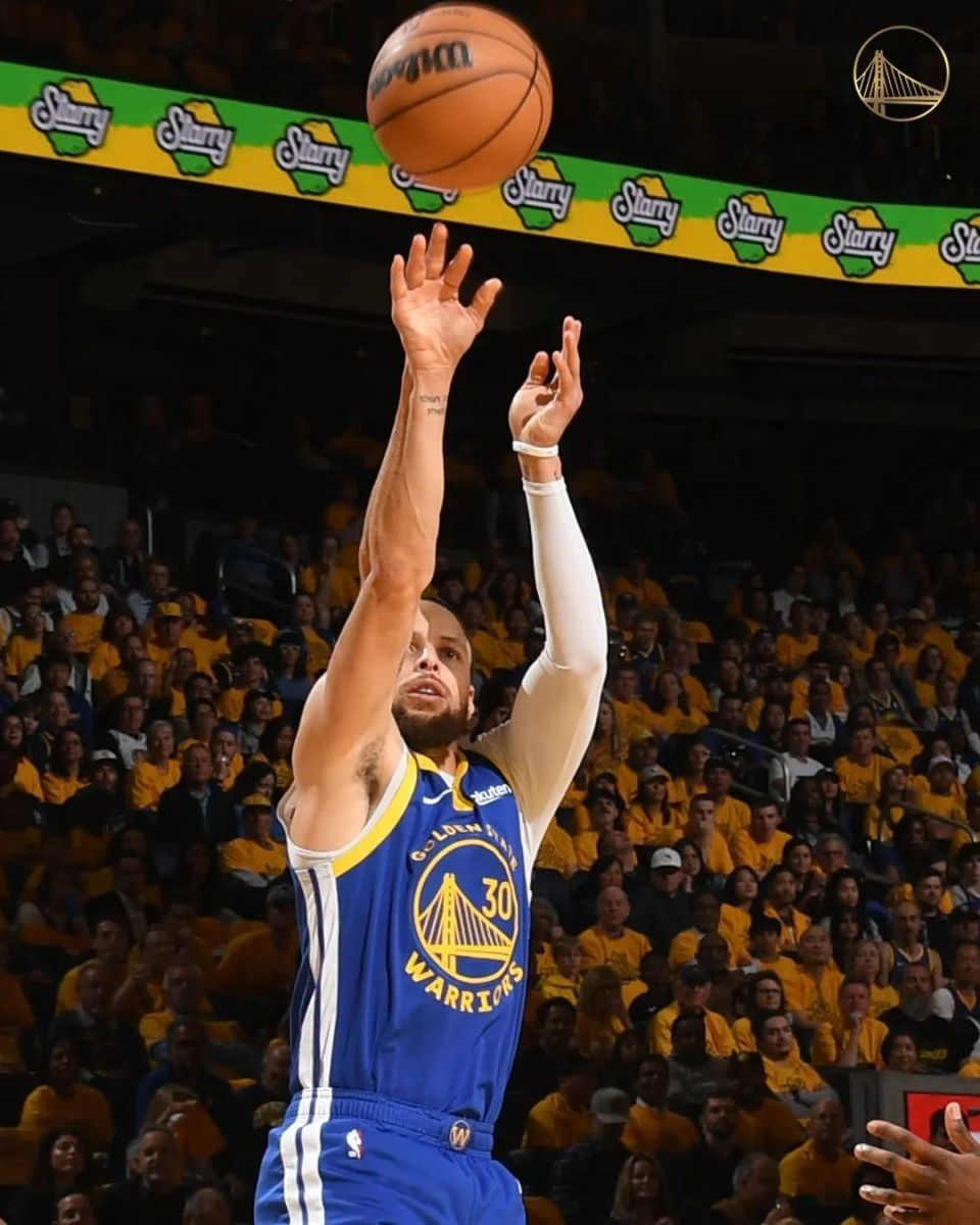 包含转会期体能课后,萨克拉门托国王状态回暖备战NBA总决赛,底气十足,临场指挥获称赞的词条 包含转会期体能课后,萨克拉门托国王状态回暖备战NBA总决赛,底气十足,临场指挥获称赞的词条