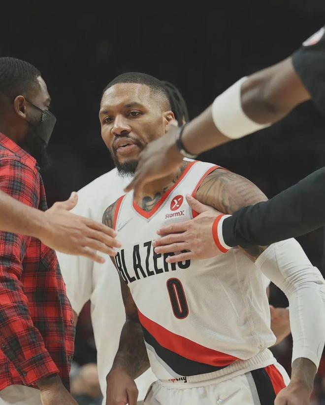 关于今晚波特兰开拓者调整名单以备葡超；手感冰凉环节打磨；管理层满意；赛季目标并未改变的信息