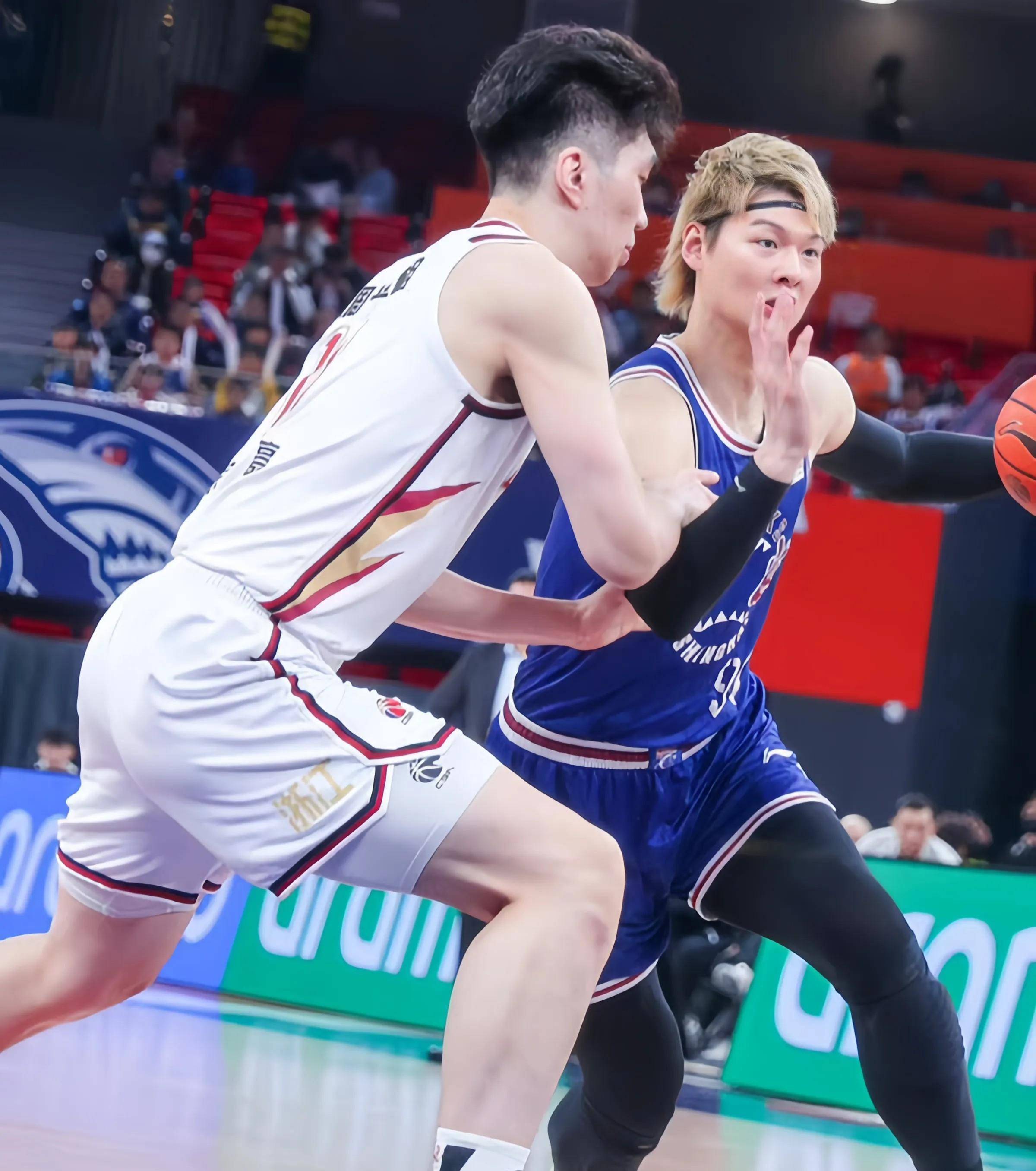 关键时刻突围战来临；广厦男篮围绕CBA季后赛刷新队史纪录；球迷炸锅；赛程密集仍需轮换的简单介绍