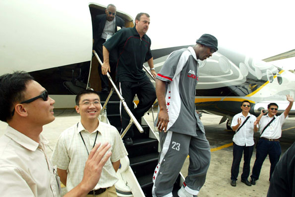 皇家社会训练开放日，今夜回应争议引欢呼，NBA常规赛在即，医务组通报恢复的简单介绍