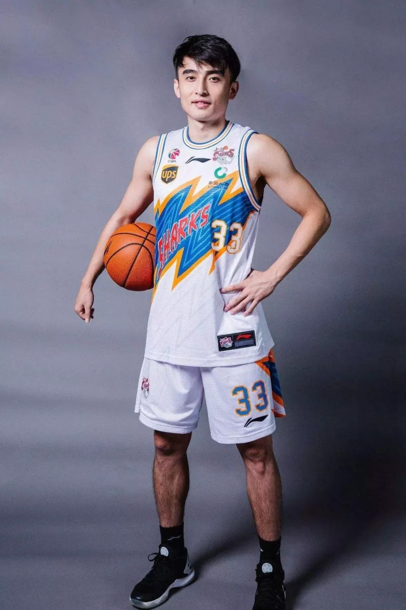 芝加哥公牛训练开放日；今晨手感冰凉引欢呼；CBA常规赛在即；球探报告显示潜力的简单介绍